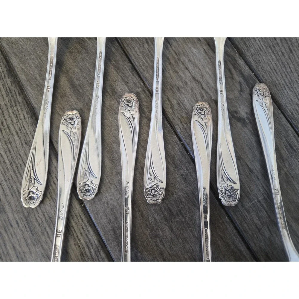 Vintage 1847 Rogers Bros Daffodil Silverplate Dinner Forks 7-1/2
